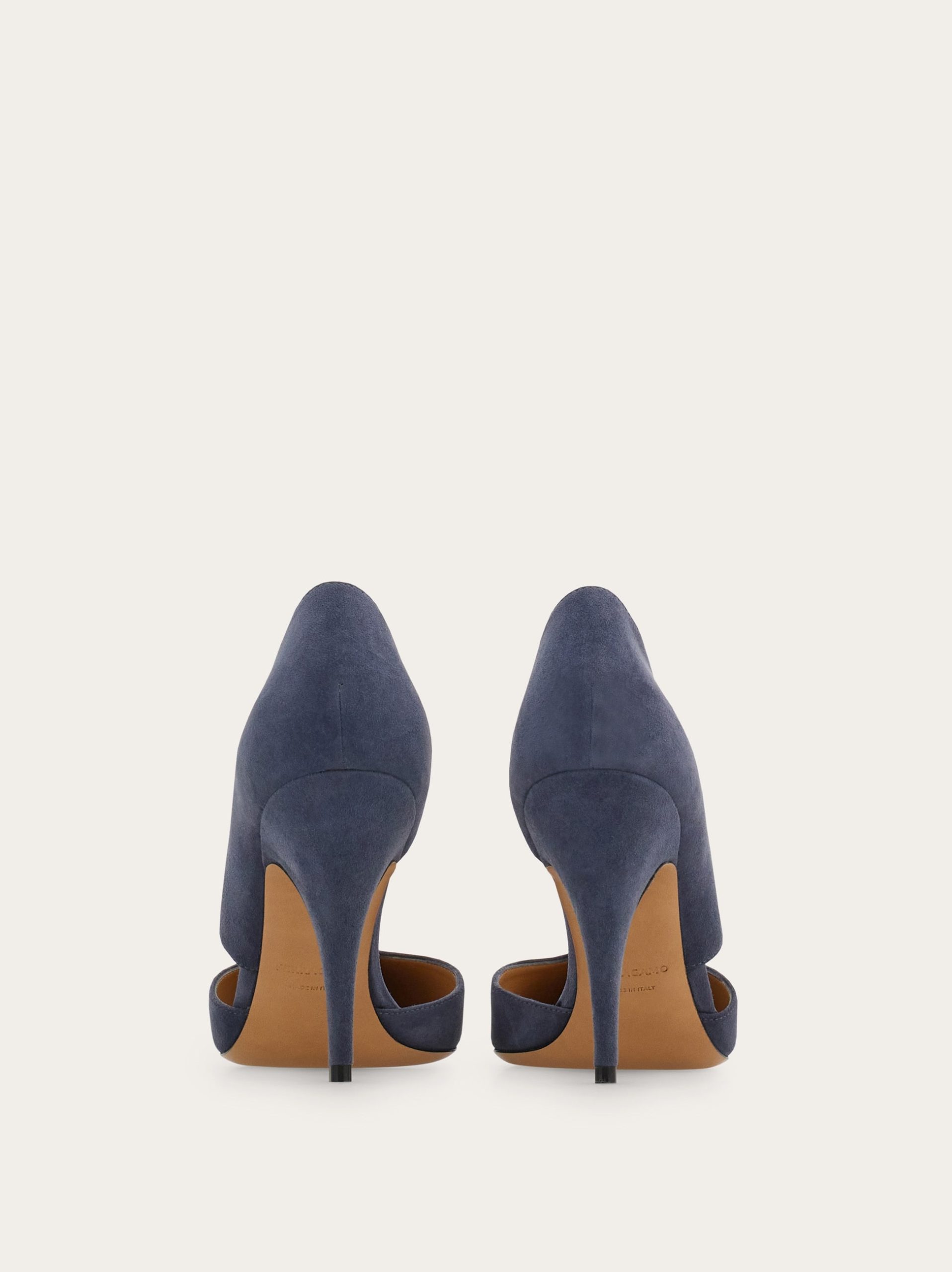 Ferragamo Pump with Gancini detail - Image 5